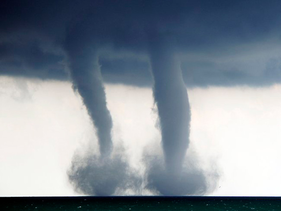 Doble tromba marina en el Lago Michigan (12-09-2013)