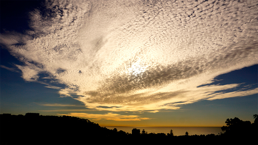 Altocumulus stratiformis perlucidus